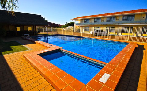 Bunbury Motel - Accommodation Mount Tamborine 0