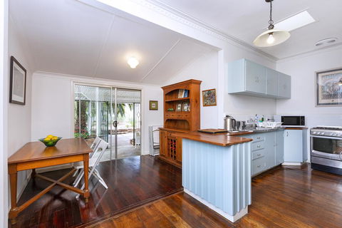 Camellia Cottage - PET FRIENDLY - Kwinana - Accommodation Mount Tamborine 3