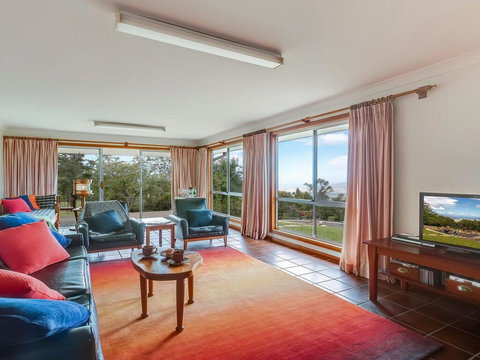Captain's Lookout - Elevated Ocean Views, Rural Stay - Accommodation Mount Tamborine 3