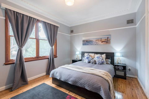 Carramar CozyHome 1minStation 5Bdrms1.5bathSleeps8 - Accommodation Mount Tamborine 0