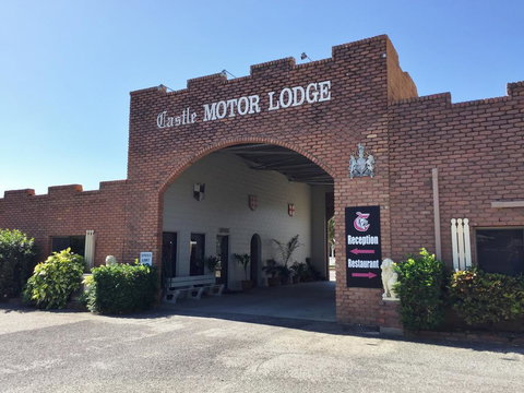 Castle Motor Lodge - Accommodation Mount Tamborine 0
