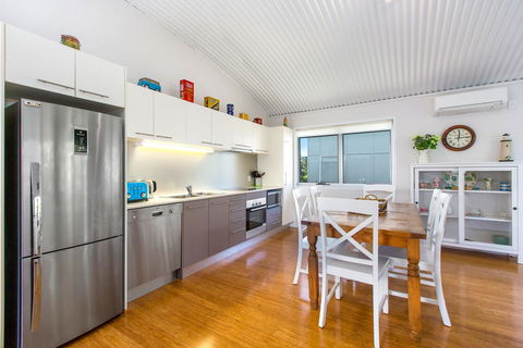 CASUARINA BEACH SHACKS 10 - Accommodation Mount Tamborine 2