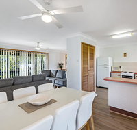 Catalina 12 Holiday House - Walk to Beaches - Accommodation Mount Tamborine