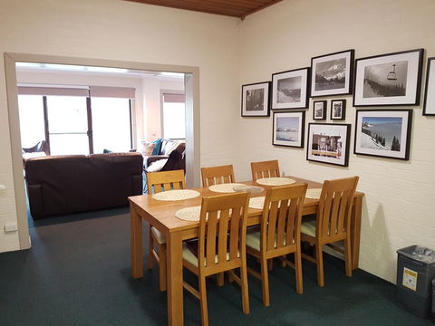 Cedarwood Apartments - Accommodation Mount Tamborine 0