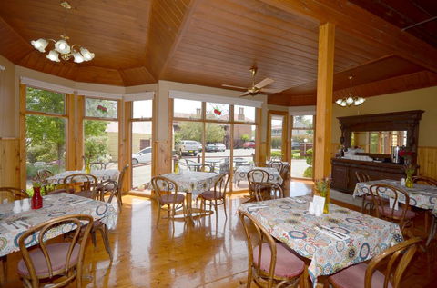 Central Springs Inn - Accommodation Mount Tamborine 2