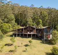 Chalet Beaumont - alluring appeal  stunning views - Accommodation Mount Tamborine