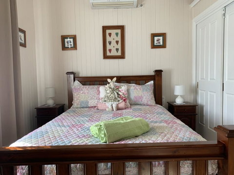 Cherry Blossom Cottage - Accommodation Mount Tamborine 1