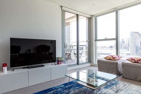 Chic, Modern & Stylish.Stunning Views,Free Parking - Accommodation Mount Tamborine 0