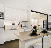 City Getaway Modern Bowen Hills 1 Bedroom with Free WIFI and Parking - Accommodation Mount Tamborine