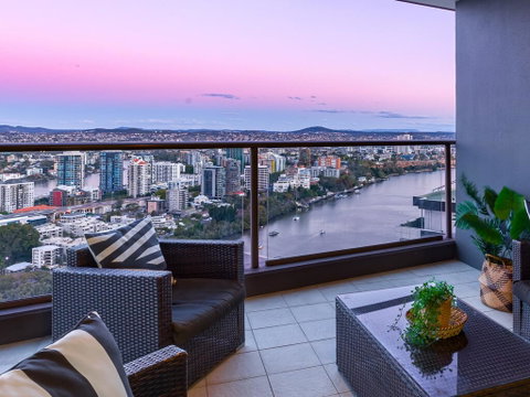 City Sky Home In Africa - River & Story Bridge Views - Accommodation Mount Tamborine 0