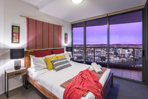 City Sky Home In Africa - River & Story Bridge Views - Accommodation Mount Tamborine 3