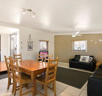 Close to Water Restaurants and Clubs Toorbul St Bongaree - Accommodation Mount Tamborine