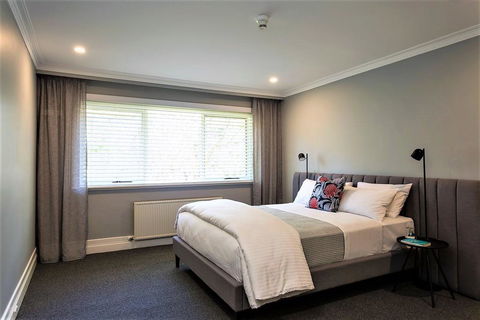 Closeburn House - Accommodation Mount Tamborine 3