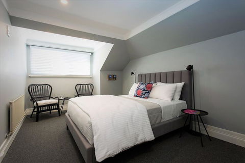 Closeburn House - Accommodation Mount Tamborine 1