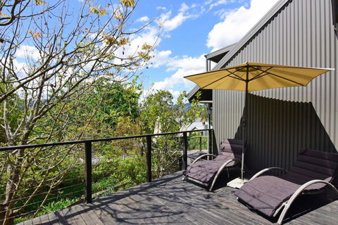 Cloudsong Chalet 2 - Close To The Village Centre! - Accommodation Mount Tamborine 1