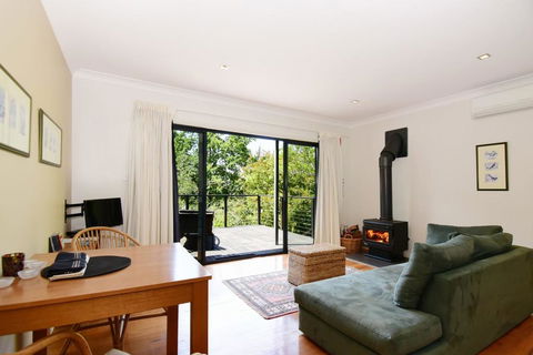 Cloudsong Chalet 3 - Close To The Village Centre! - Accommodation Mount Tamborine 3