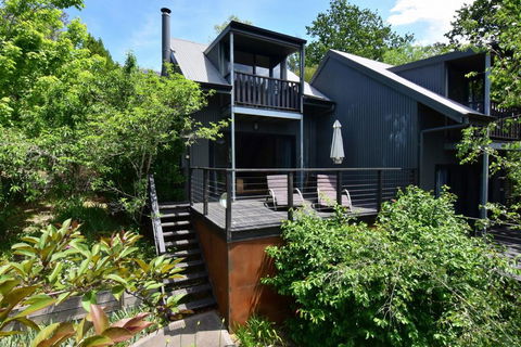 Cloudsong Chalet 3 - Close To The Village Centre! - Accommodation Mount Tamborine 0