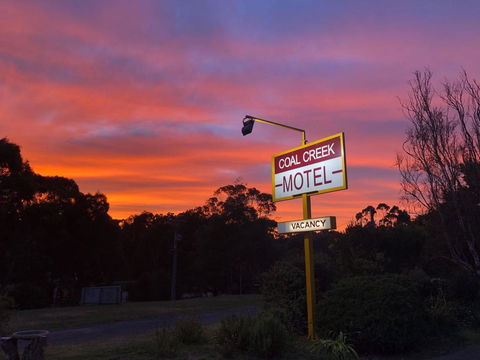 Coal Creek Motel - Accommodation Mount Tamborine 2