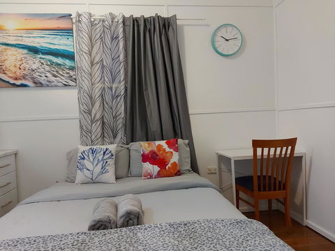 Comfortable Guest Room Closes To Emerald CBD - Accommodation Mount Tamborine 0