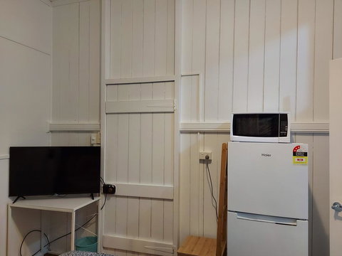 Comfortable Guest Room Closes To Emerald CBD - Accommodation Mount Tamborine 3