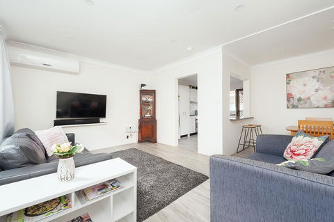 Comfy & Convenient @ Homebush West 300 Steps Train - Accommodation Mount Tamborine 1