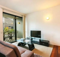 Contemporary 1 Bedroom Teneriffe Apartment with Pool and Gym - Accommodation Mount Tamborine