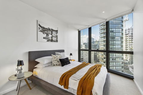 Contemporary Luxury With Views At Maya Waterfront - Accommodation Mount Tamborine 3