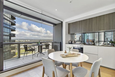 Contemporary Luxury With Views At Maya Waterfront - Accommodation Mount Tamborine 1