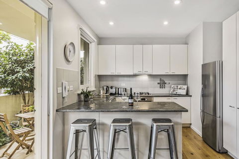 Convenient And Quiet In Sophisticated Malvern - Accommodation Mount Tamborine 1