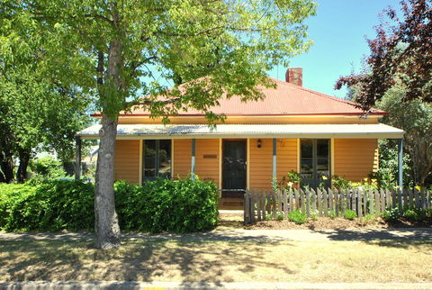 Cooma Cottage - Accommodation Mount Tamborine 0