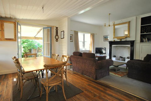 Cooma Cottage - Accommodation Mount Tamborine 1