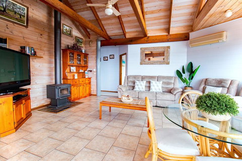 Coota Views - Accommodation Mount Tamborine 1