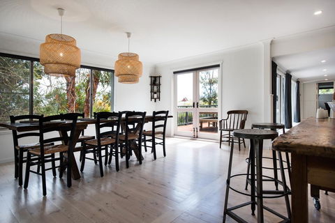 Cornish Hill House - Accommodation Mount Tamborine 2