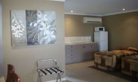 Cosmos Country Motor Inn - Accommodation Mount Tamborine 0