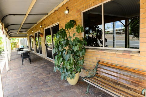 Country Comfort Gin Gin Wild Scotsman Motor Inn - Accommodation Mount Tamborine 3