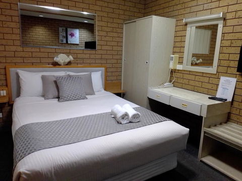 Country Home Motor Inn - Accommodation Mount Tamborine 0