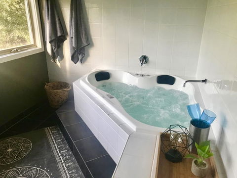 Couples Private Spa Retreat - Accommodation Mount Tamborine 2
