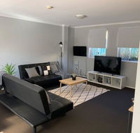 Cozy 3BR Townhouse in Liverpool CBD with parking - Accommodation Mount Tamborine