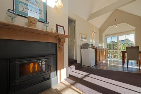 Crabtree Riverfront Cottages - Accommodation Mount Tamborine 1