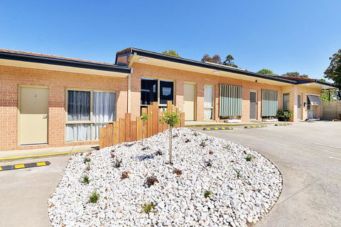Cranbourne Motor Inn - Accommodation Mount Tamborine 0