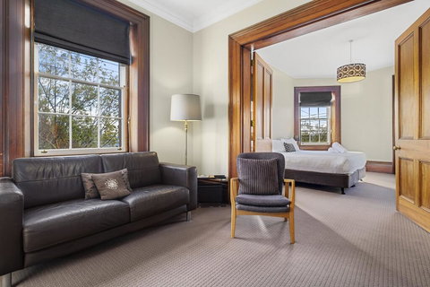 Cromwell Apartment - 3 Red Doors Battery Point - Accommodation Mount Tamborine 1