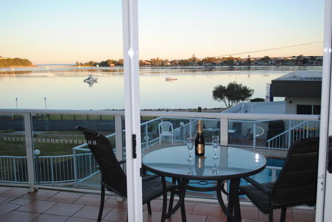 Crown Apartments - Accommodation Mount Tamborine 0