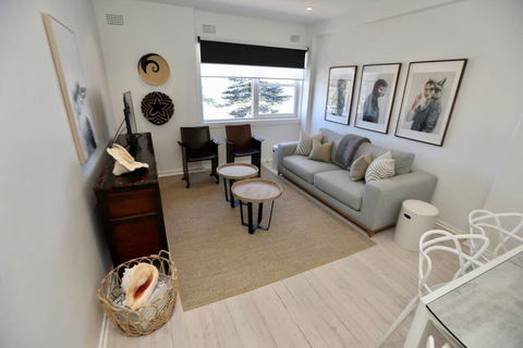 D'Luxe Designer Den Bondi-Ocean View Apartment - Accommodation Mount Tamborine 3
