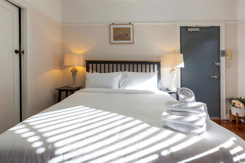 DARLINGHURST STUDIO // SHARED ROOFTOP SPACE - Accommodation Mount Tamborine 3