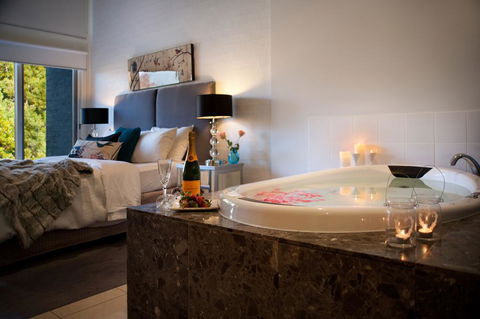 Daylesford Lake Villa 1 - Accommodation Mount Tamborine 2