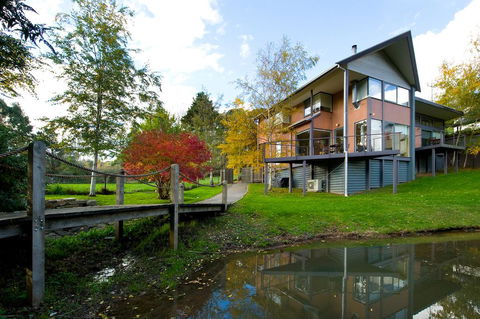 Daylesford Lake Villa 1 - Accommodation Mount Tamborine 0