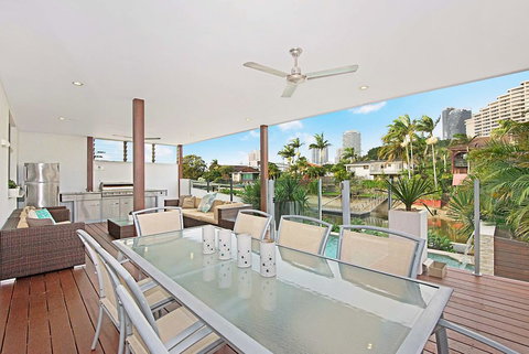 Deluxe On Water - Accommodation Mount Tamborine 2