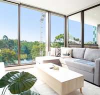 Designer Apartment with Balcony in Quiet Suburb - Accommodation Mount Tamborine