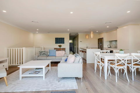 DESIGNER HOLIDAY BEACH PAD // 4 BED // COPA - Accommodation Mount Tamborine 3