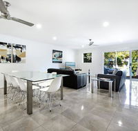 Diamond Beach 3 Bedroom Poolside Apartment - Accommodation Mount Tamborine